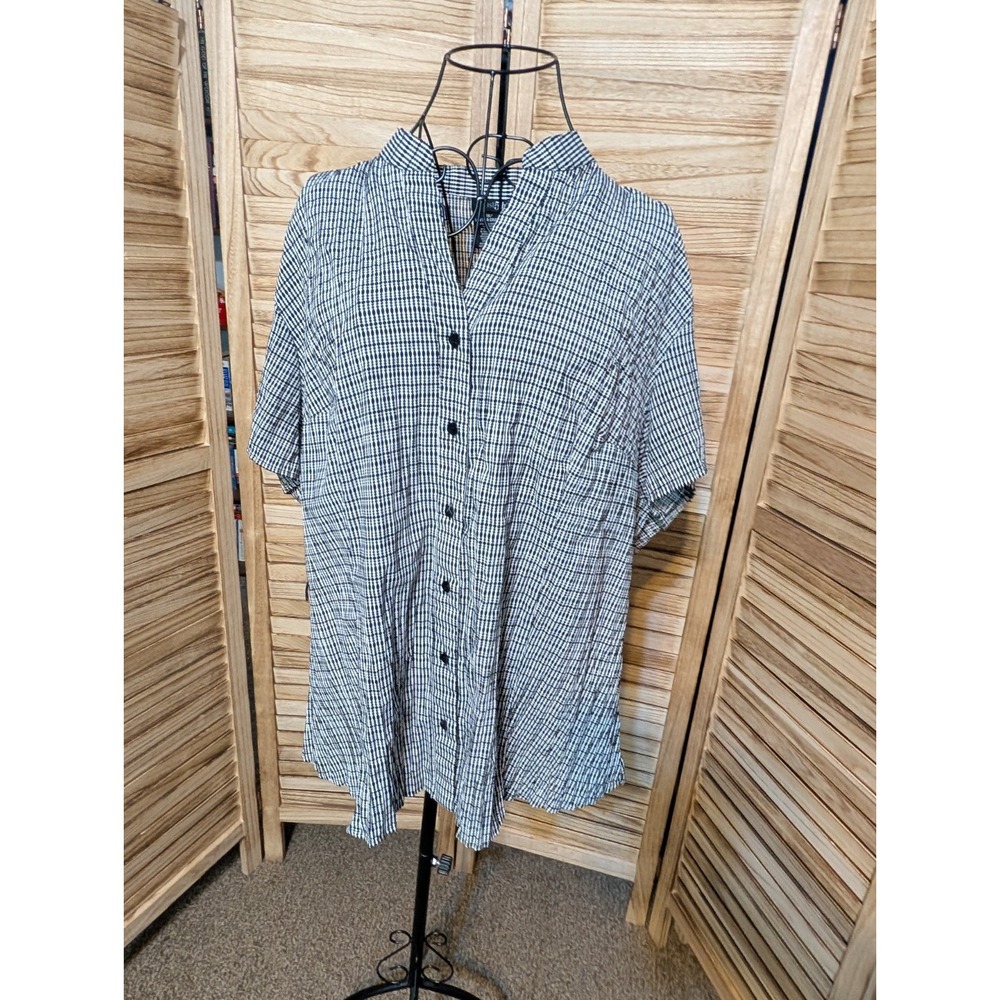 East 5th Blouse Size 1X Black White Plaid Short Sleeve Polyester